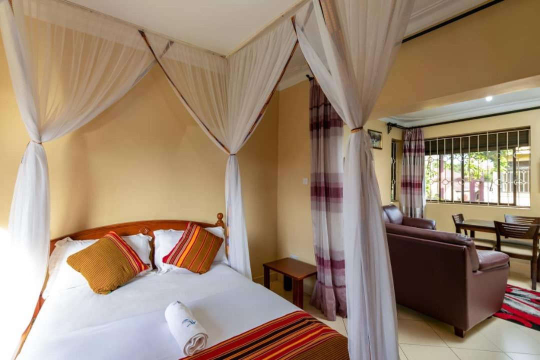 Victoria Breeze Suites, Entebbe Exterior photo