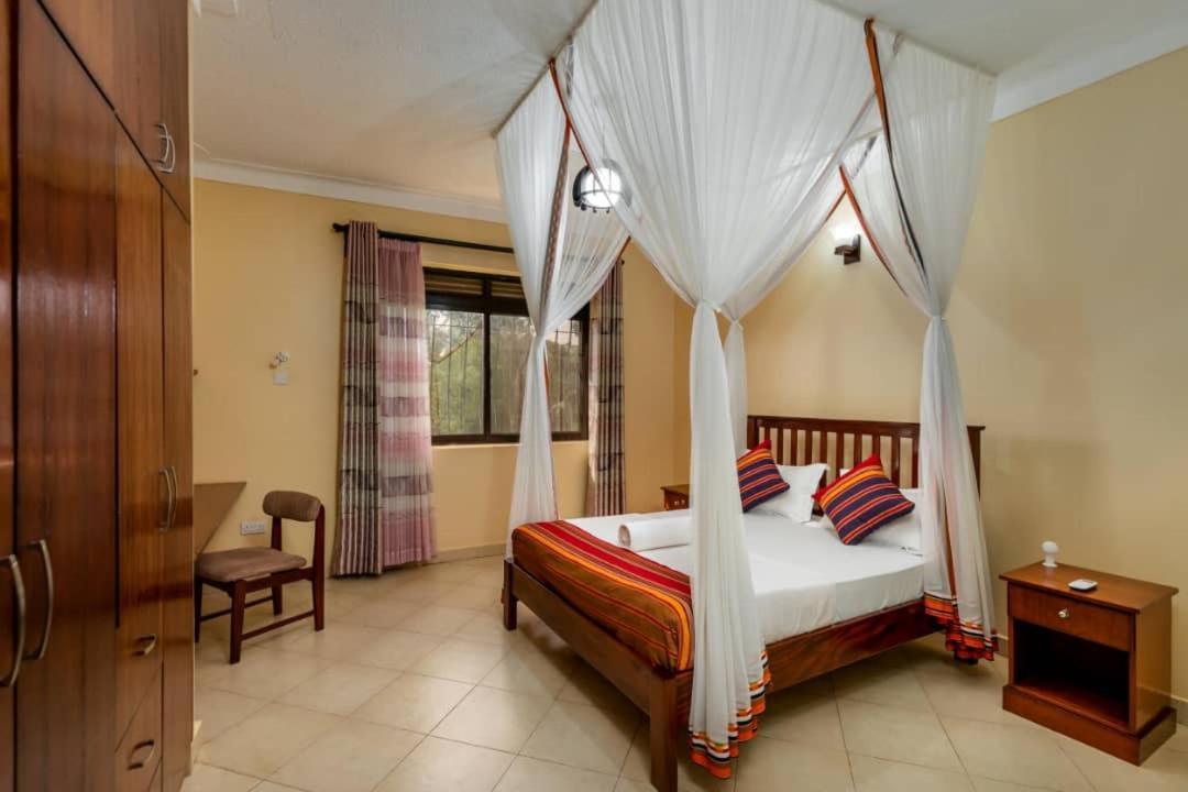 Victoria Breeze Suites, Entebbe Exterior photo